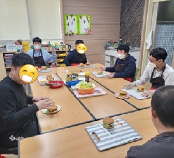 성인주간보호2반~요리활동 모습^^