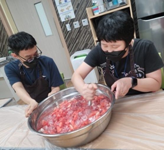 [가족]성인주간보호2반~~여가문화활동 (수박화채 왔어요, 내얼굴꾸미기 공예활동)