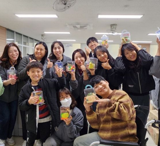 [후원] 백운산지역아동센터, 직접 만든 다육이화분 기증