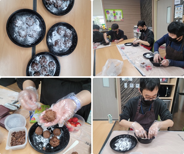 성인주간보호2반~~딸기쵸코 케익 만들기를 했어요