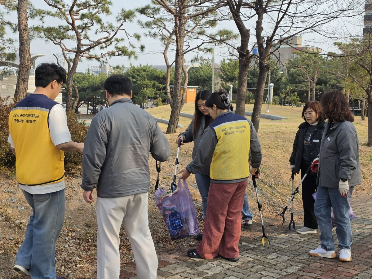 따뜻한 봄날, 함께 걸으며 만든 깨끗한 변화 🌱