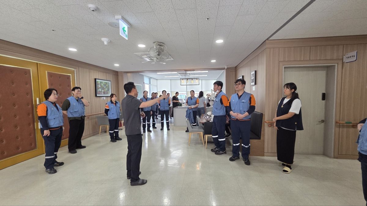 포스코휴먼스와 함께하는 글로벌 볼런티어 워크! 복지관 '안전환경 개선' 봉사활동