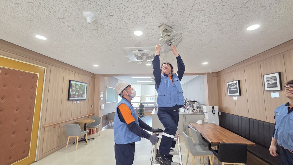 포스코휴먼스와 함께하는 글로벌 볼런티어 워크! 복지관 '안전환경 개선' 봉사활동