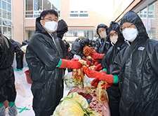 `사랑의 김장' 행사  